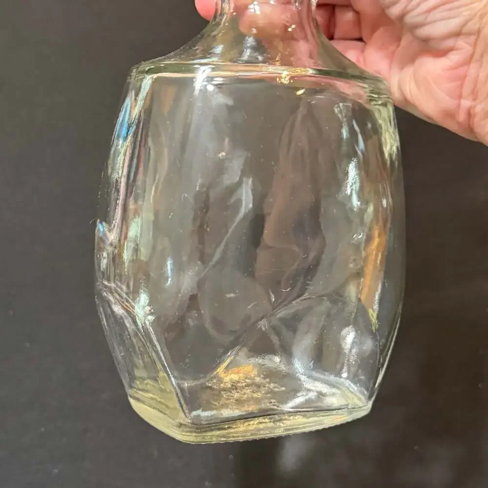 Unbranded clear glass
